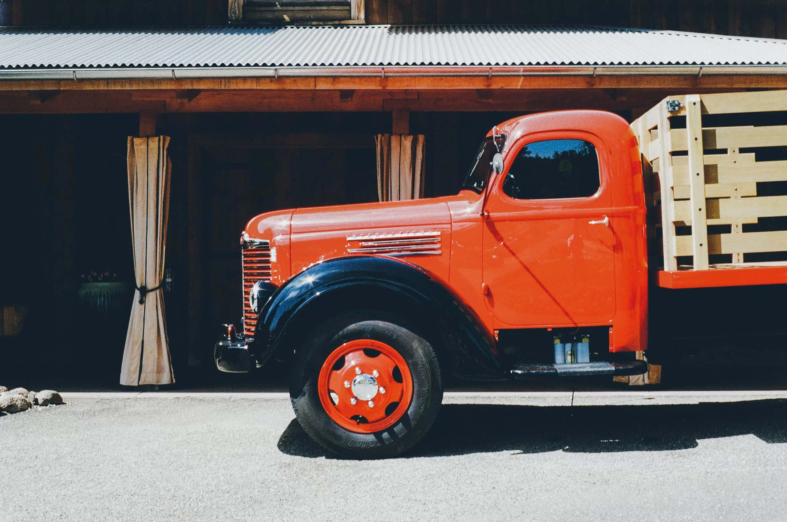 5 things to consider while buying used commercial trucks